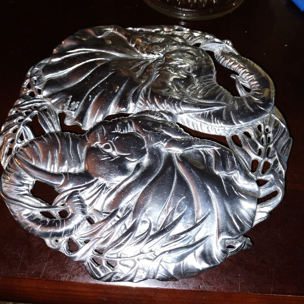 Vintage 1995 Collectible Arthur Court Elephant Trivet Aluminum 7 1/4 EUC.